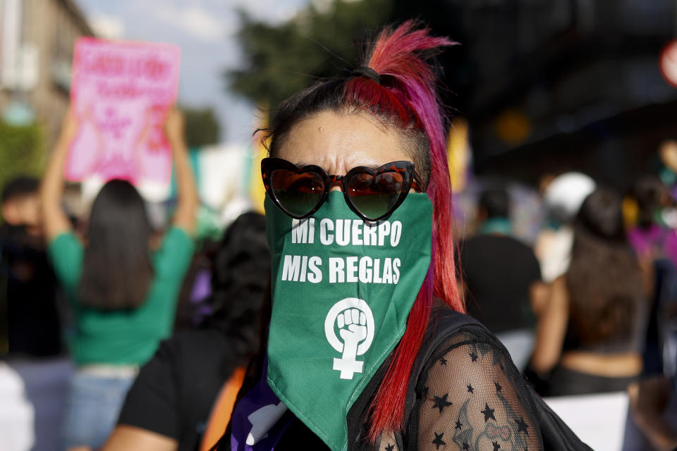 Una mujer en una manifestación a favor del aborto en el Día Internacional del Aborto Seguro en Ciudad de México, el jueves 28 de septiembre de 2023. (AP Foto/Alexa Herrera)