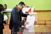 Poland's Prime Minister Mateusz Morawiecki casts his vote during the Polish regional elections, at a polling station in Warsaw, Poland, October 21, 2018. Maciej Jazwiecki/Agencja Gazeta via REUTERS