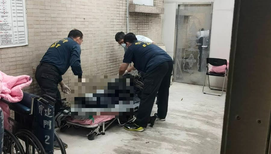 殉職消防員被送到寶建醫院，其全身焦黑。民眾提供