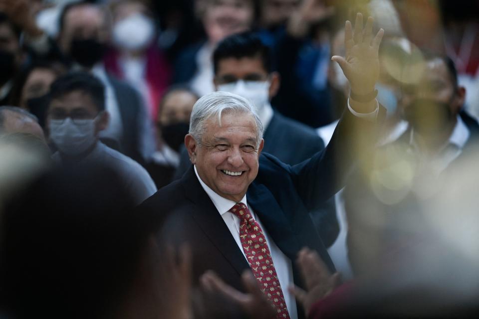 <p>AMLO se empeña en continuar con la construcción de enormes obras públicas, pese a las fuertes críticas sobre su viabilidad financiera y el impacto ambiental. Son los proyectos emblema de la 4T. Con esta polémica infraestructura el presidente de México espera dejar huella para cuando le toque dejar el poder<strong>. </strong>(Foto: PEDRO PARDO / AFP vía Getty Images)</p> 