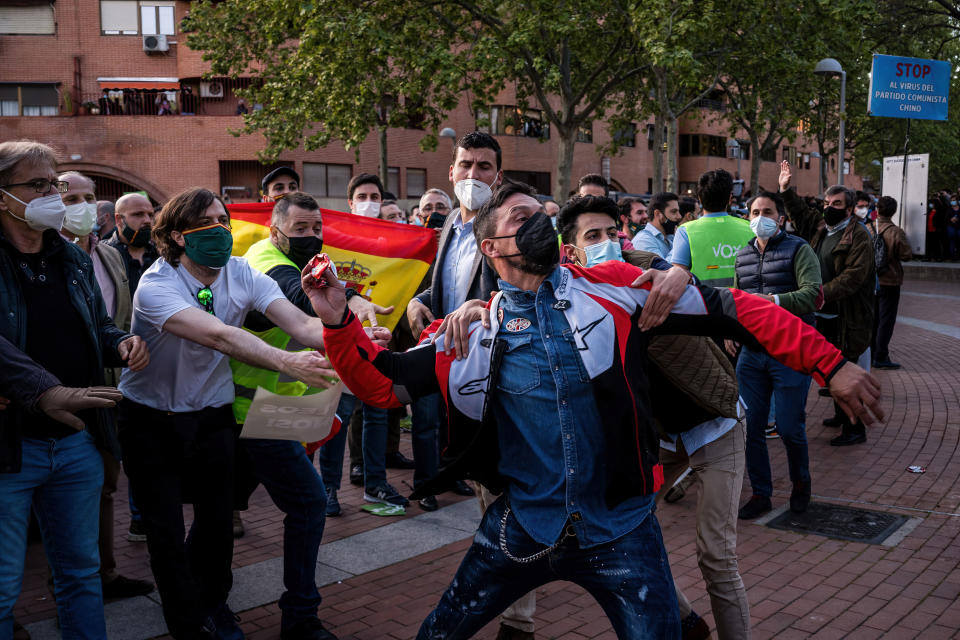 Enfrentamientos entre simpatizantes de VOX y de Unidas Podemos en Vallecas. (Getty Images)