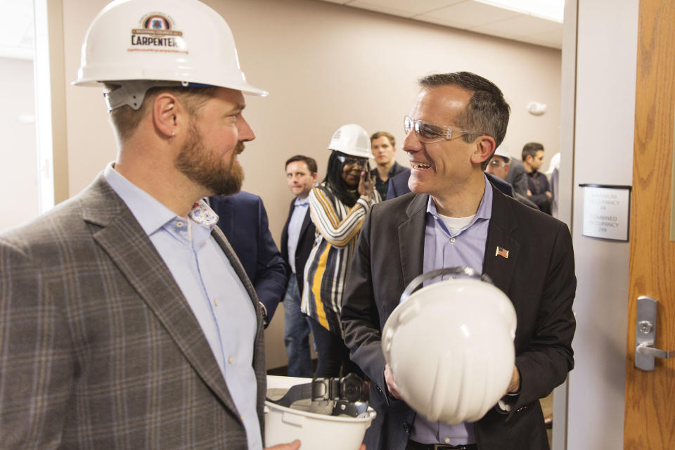 Garcetti takes off his hardhat before taking a tour of a Carpenters Local 106 training facility in Altoona, Iowa. (Photo: KC McGinnis for Yahoo News)