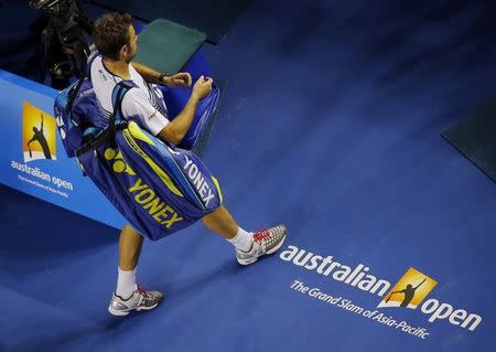 Stan Wawrinka of Switzerland walks off court after being defeated by Novak Djokovic of Serbia in their men's singles semi-final match at the Australian Open 2015 tennis tournament in Melbourne January 30, 2015. REUTERS/Carlos Barria