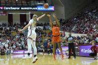 Illinois guard Makira Cook (3) shoots over Indiana guard Sara Scalia (14) in the first half of an NCAA college basketball game in Bloomington, Ind., Sunday, Dec. 4, 2022. Indiana won 65-61.(AP Photo/AJ Mast)