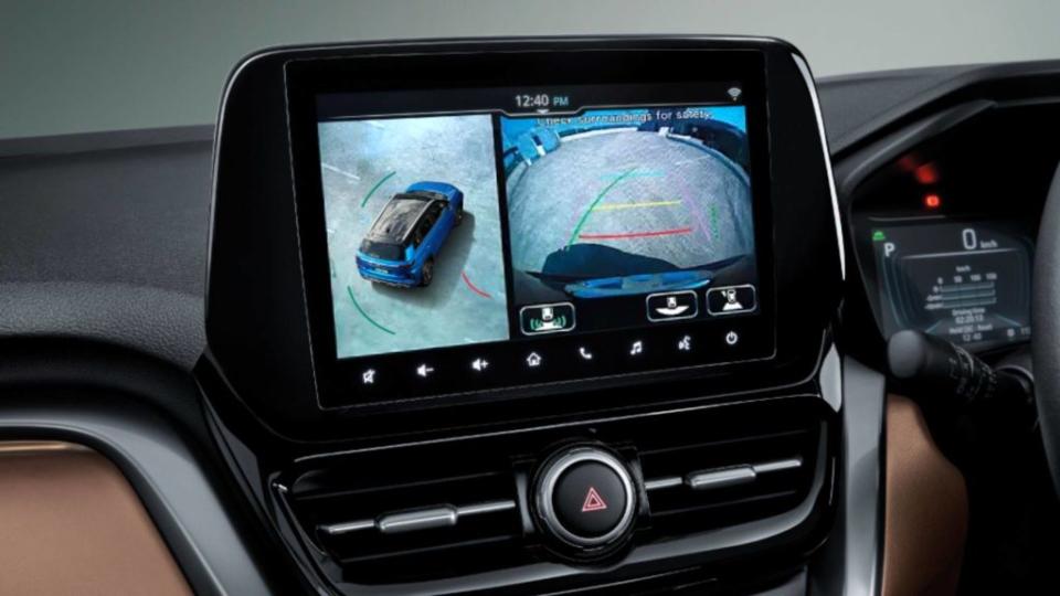 入門車型提供倒車顯影、中高階以上車型則有360度環景系統。(圖片來源/ Toyota)