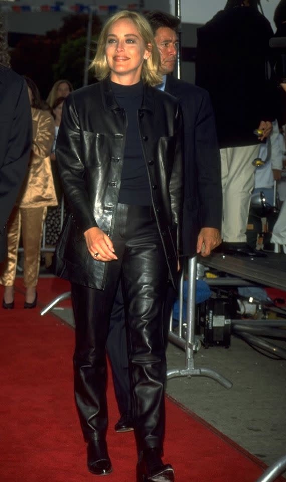 <p>Der Star aus <i>Casino</i> kam zur Premiere in Los Angeles in einem schwarzen Lederoutfit an. <i>(Foto: Frank Trapper/Getty Images)</i> </p>