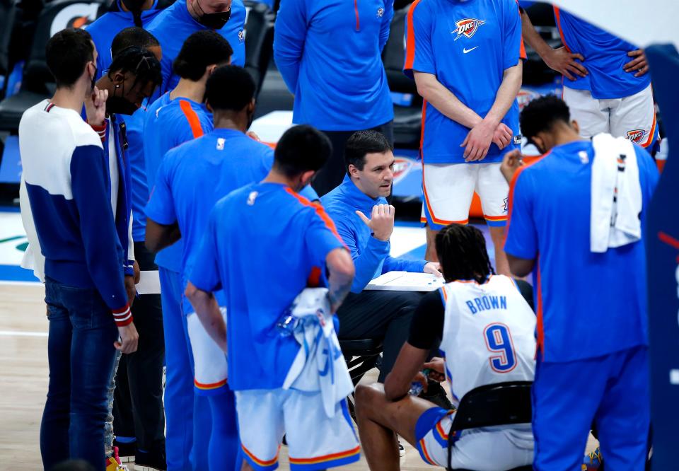 Thunder head coach Mark Daigneault talks with the team during a timeout against the Kings on May 4, 2021.