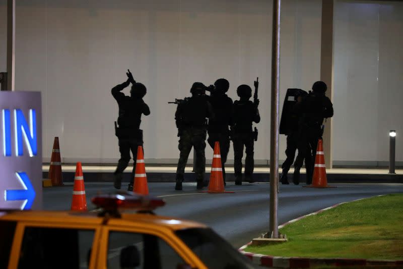 Thailand security forces enter in a shopping mall as they chase a shooter hidden inside after a mass shooting in front of the Terminal 21, in Nakhon Ratchasima, Thailand