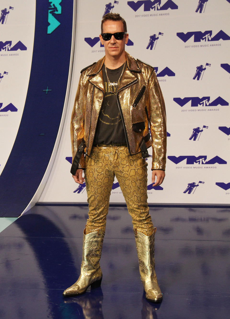 <p>Auffallen um jeden Preis wollte offenbar auch Jeremy Scott und erschien in einem exzentrischen Mix aus Gold. Dabei müsste er als Kreativchef von Moschino doch eigentlich mehr Geschmack haben …<br>(Foto: WENN) </p>