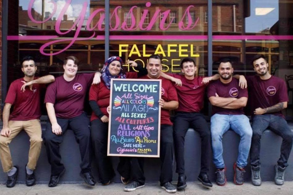 Government shutdown: Syrian refugee’s falafel shop giving free meals to furloughed workers in Tennessee