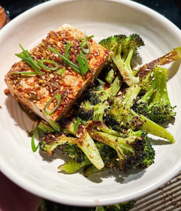 tofu with spicy garlic sauce and broccoli