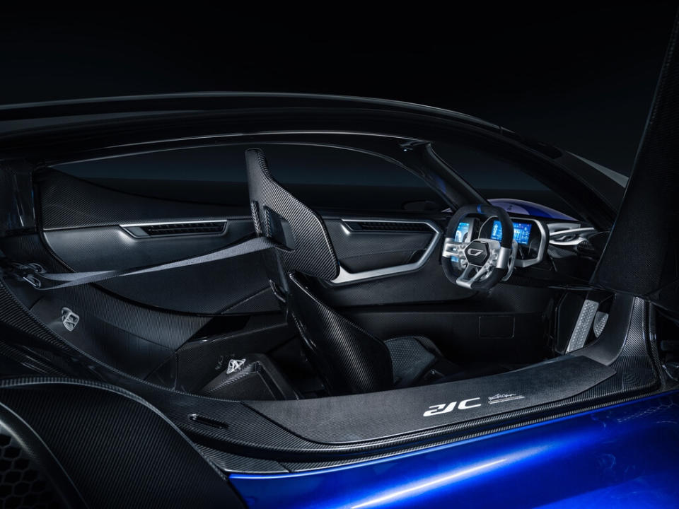 0.6-Czinger-21C-Lightweight-track-configuration-in-Geneva-International-Motor-Show-configuration-interior.jpg