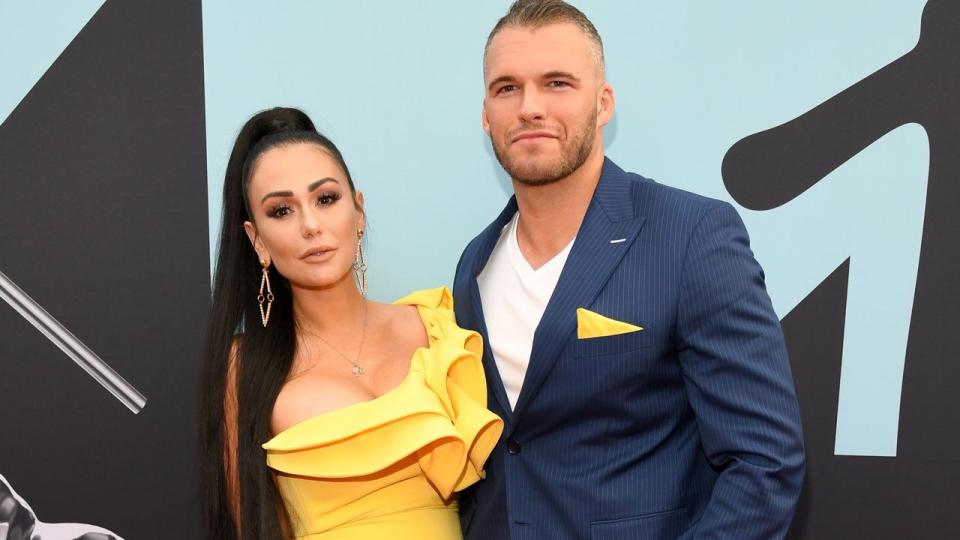 The 'Jersey Shore' star and her handsome new beau spoke with ET at this year's star-studded awards show.