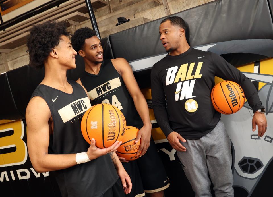 Midwest City basketball coach Torey Noel, right, talks with players Roy Henderson, left, and Carlsheon Young on Jan. 29.