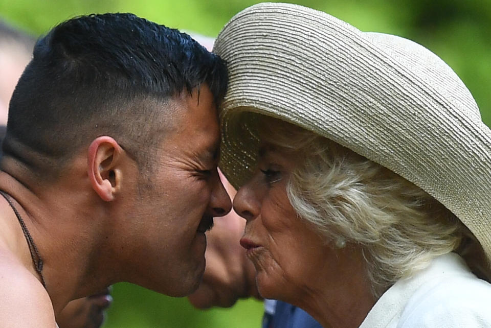 Camilla, Duchess of Cornwall, hongi