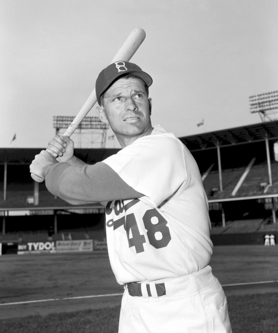 1952年，道奇隊將原本繡在球衣背部的背號加印於左胸口下方。（MLB Photo by Kidwiler Collection/Diamond Images/Getty Images）