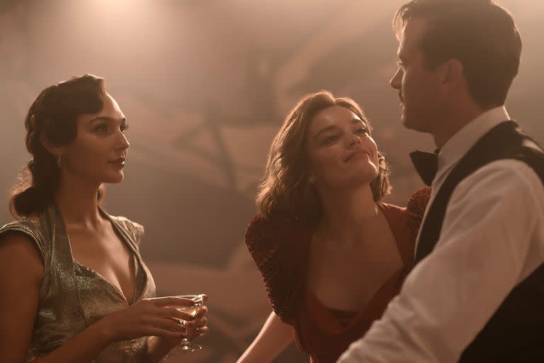 Gal Gadot, Emma Mackey y Armie Hammer en Muerto en el Nilo