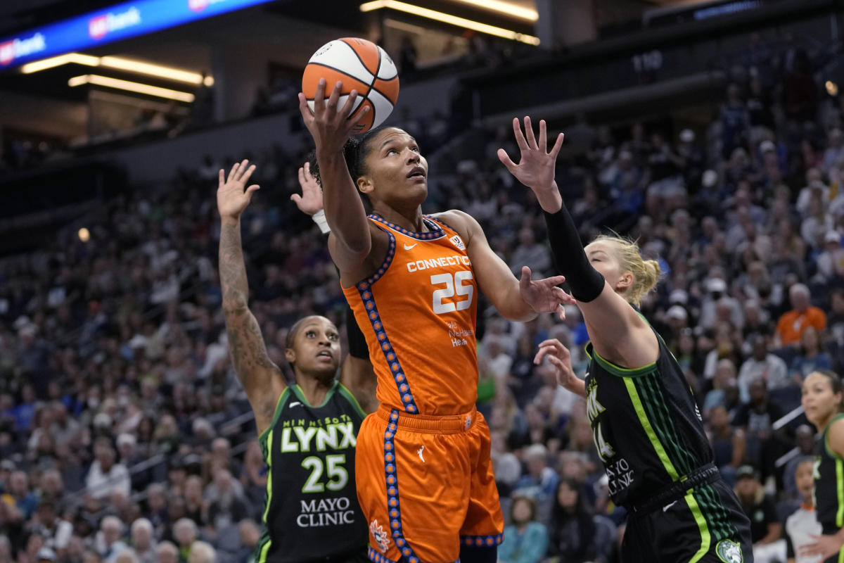 Minnesota Lynx make another home-court statement, overwhelm Atlanta