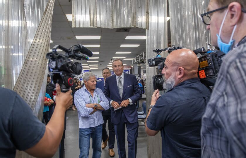 Sun Valley, CA - JUNE 06: Los Angeles mayoral candidate Rick Caruso stops in and talk with the CEO Neil Sherman and workers at the Industrial Metal Supply Co on Monday, June 6, 2022, in Sun Valley, CA. Mayoral candidate Rick Caruso is stopping in on several locations on the last day before Tuesday's Primary election. (Francine Orr / Los Angeles Times)