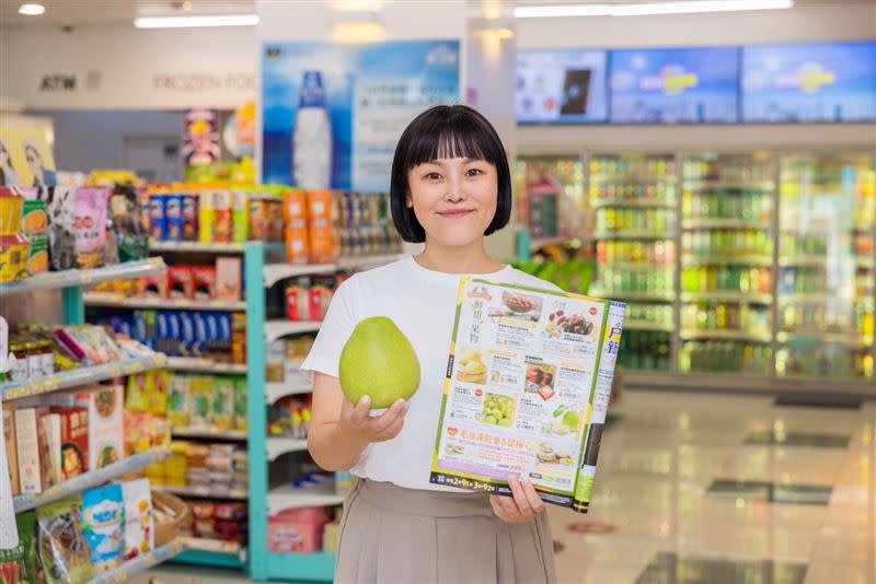 7-ELEVEN自即日起於預購誌特別引進平均樹齡超過40年的「西湖水通伯50年老欉文旦」、「麻豆郭家40年御用老欉文旦」方便民眾送禮。（圖／超商業者提供）