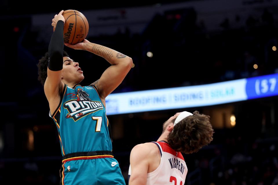 Pistons guard Killian Hayes puts up a shot in front of Wizards forward Corey Kispert in the first half on Tuesday, March 14, 2023, in Washington.