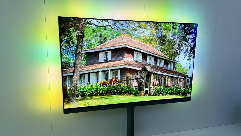 Philips Ambilight Plus on demo on the Philips OLED+959 prototype