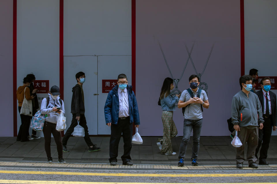 有部分公司容許以檢疫證明書告假。Photographer: Paul Yeung/Bloomberg