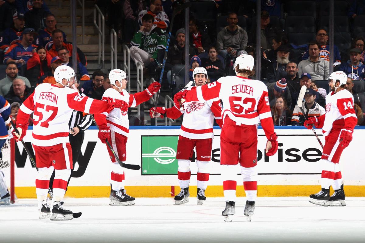 Detroit Red Wings score late, but fall, 21, to Nashville Predators