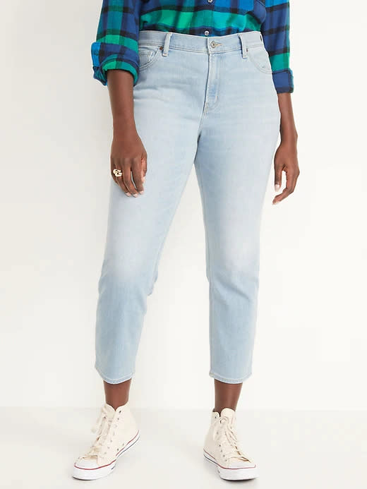 Mid-Rise Built-In Warm Light-Wash Boyfriend Jeans. Image via Old Navy.