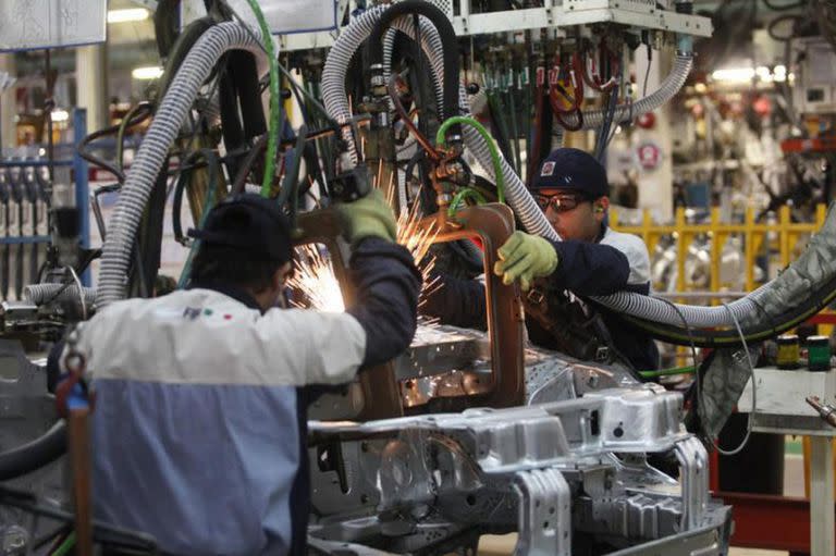 En enero se registraron 73.400 nuevos trabajadores asalariados en relación con el año pasado; el Gobierno pide avanzar en la reforma laboral