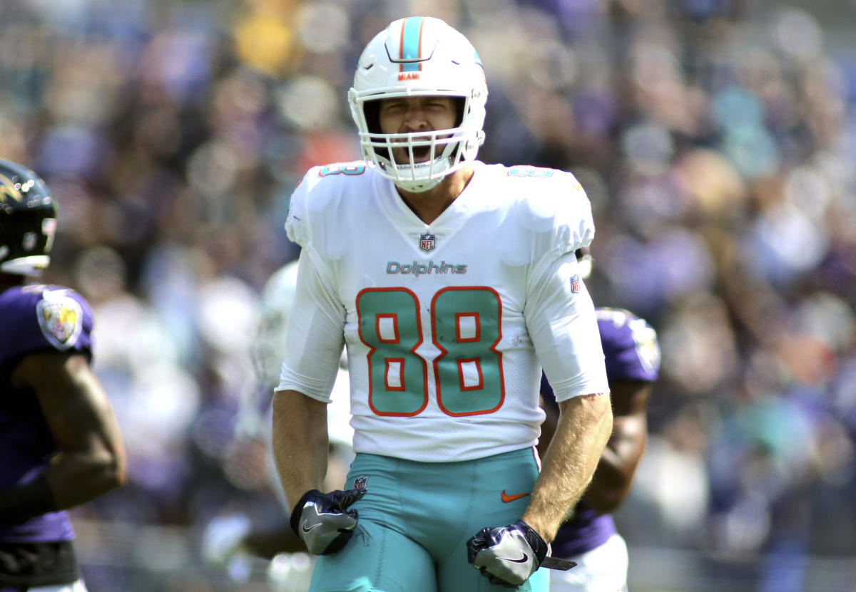 Dolphins TE coach Jon Embree addresses Mike Gesicki's usage