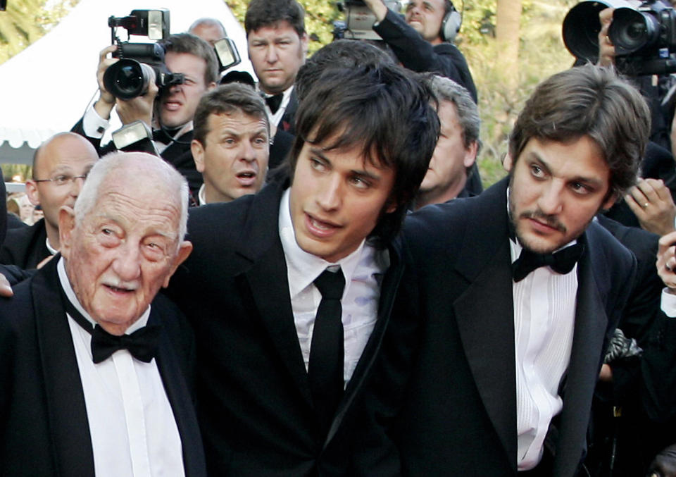 El actor mexicano, Gael García Bernal, en el centro de la imagen. (Getty Images)