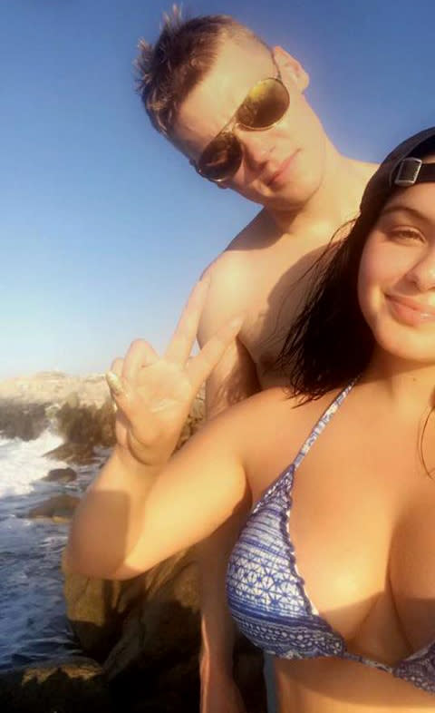 Best Tits Nude Beach - Bikini Babe: Ariel Winter Lives It Up in Cabo with Actor Levi Meaden