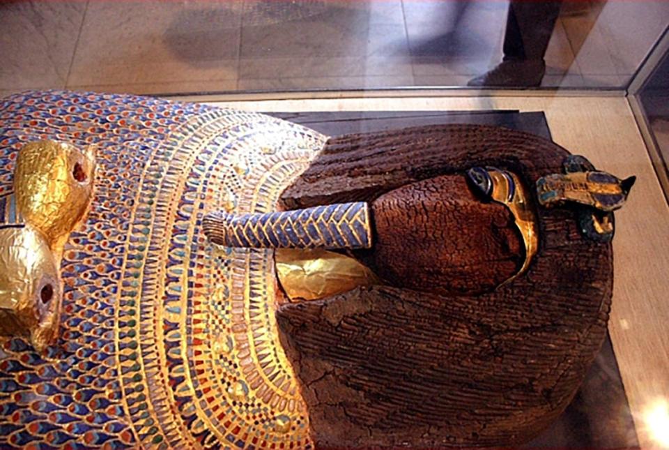 <div class="inline-image__caption"><p>Presumed coffin of Akenaten.</p></div> <div class="inline-image__credit">Hans Ollermann</div>