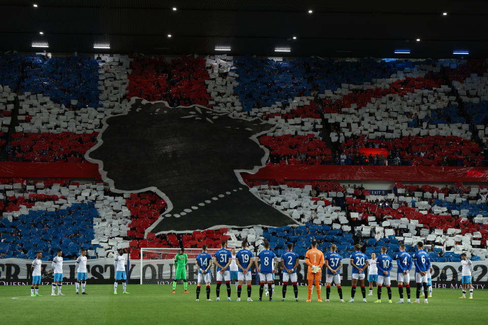 El mosaico en honor a Isabel II de los aficionados del Rangers. (Foto: Matthew Ashton / AMA / Getty Images).