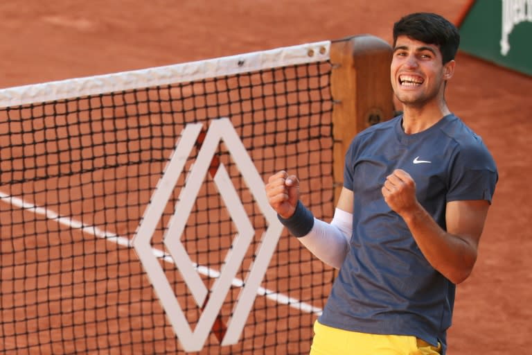 L'Espagnol Carlos Alcaraz vainqueur de l'Italien Jannik Sinner en demi-finale de Roland-Garros, le 7 juin 2024 à Paris (Alain JOCARD)