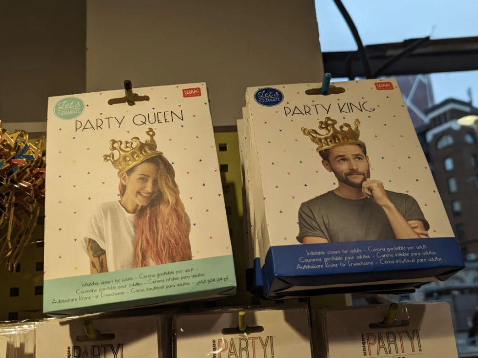 Packaging for "Party Queen" and "Party King" crowns with smiling person on each. Text on package in various languages