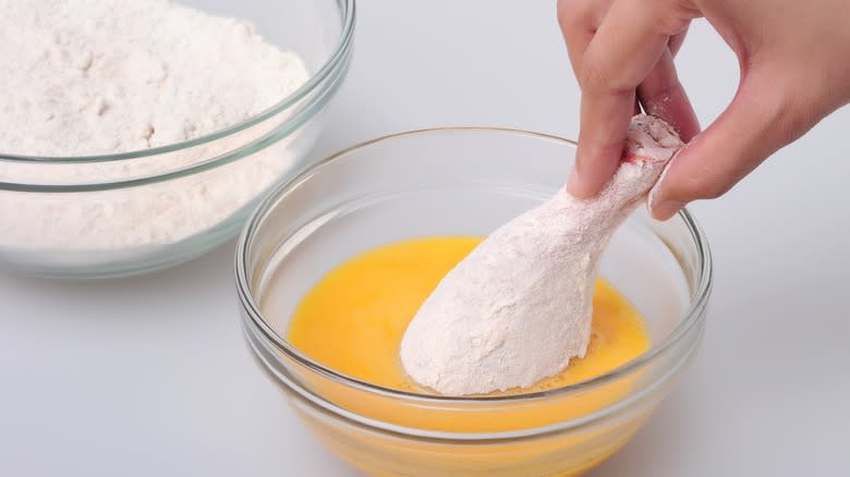 Dipping chicken in flour 