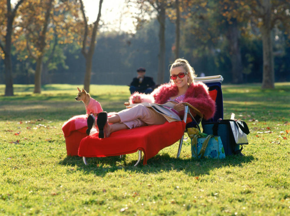 Elle proved when you’re down there’s no point in wallowing, you might as well just put on a killer outfit and sunbath. 