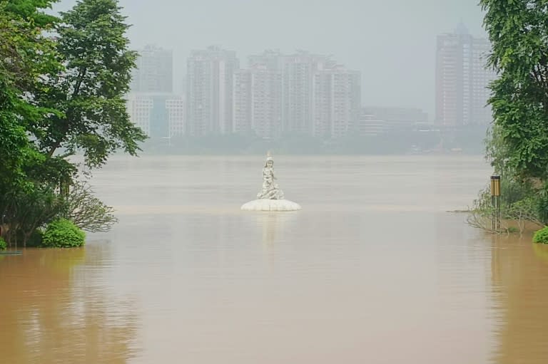 Inondations à Qingyuan, dans la province du Guangdong, le 22 avril 2024 dans le sud de la Chine (STR)