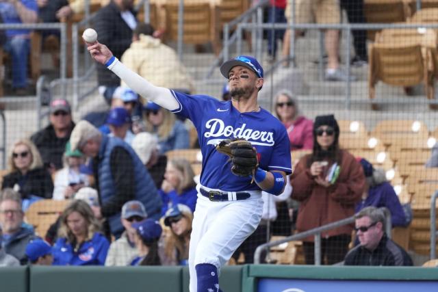 Dodgers shortstop Gavin Lux injures right knee in spring training game