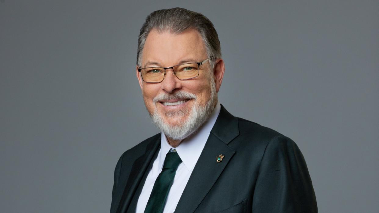  Jonathan Frakes in a suit. 