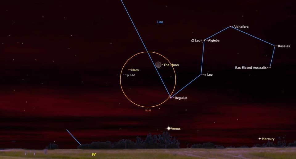 Moon near Mars in the night sky, near the constellation Leo