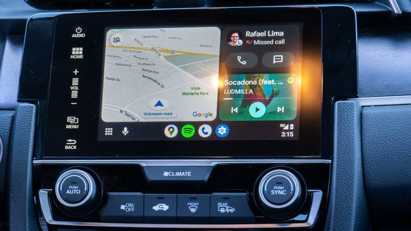 A photo of Android Auto in the car