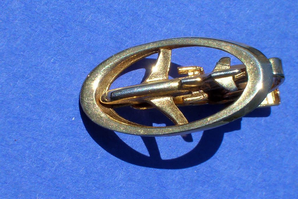 pacific southwest airlines oakland airport tie pin from 1966