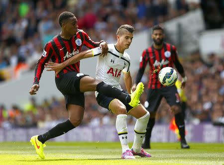 Tottenham Hotspur's Erik Lamela (R) challenges Queens Park Rangers' Leroy Fer during their English Premier League soccer match at White Hart Lane in London August 24, 2014. REUTERS/Eddie keogh