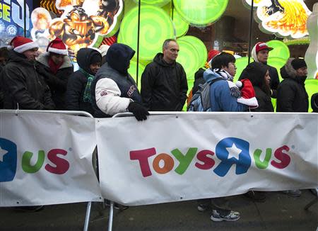 People line up outside a Toys"R"Us store in Times Square before their Black Friday Sale in New York November 28, 2013. REUTERS/Carlo Allegri