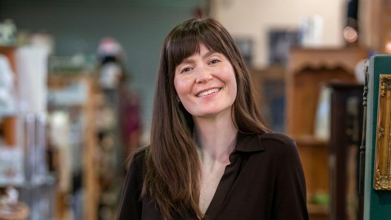 Natasha Raskin Sharp on Bargain Hunt