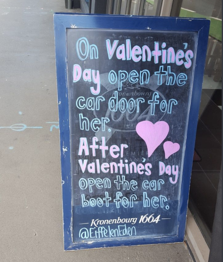 An Auckland, New Zealand, cafe is getting some heat for displaying a controversial message. (Photo: Twitter)