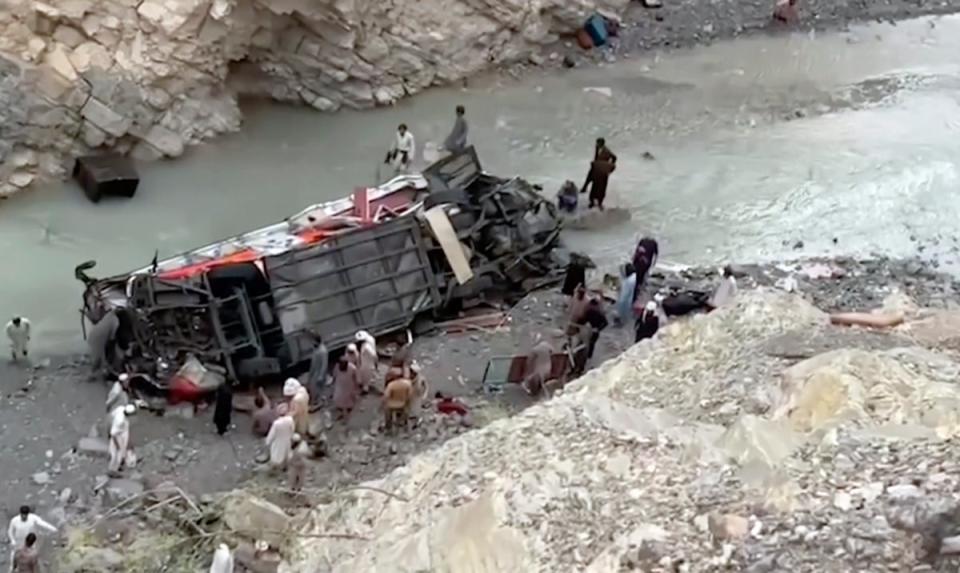 PAKISTÁN-ACCIDENTE DE BUS (AP)